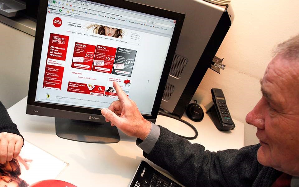 Προτελευταίοι οι Ελληνες στη χρήση του Internet