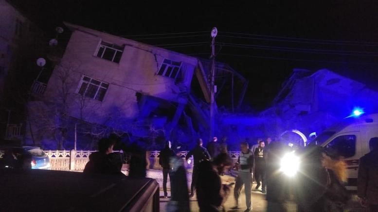 Ισχυρός σεισμός 6,9 Ρίχτερ στην Τουρκία
