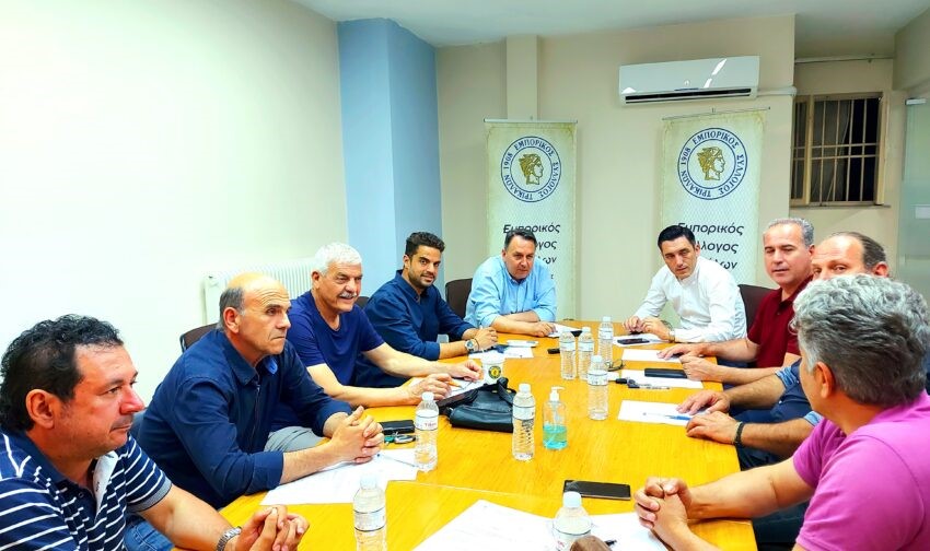 Στον Εμπορικό Σύλλογο για την ελεγχόμενη στάθμευση