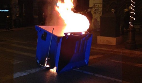 Σύλληψη άνδρα για πυρπόληση κάδων ανακύκλωσης