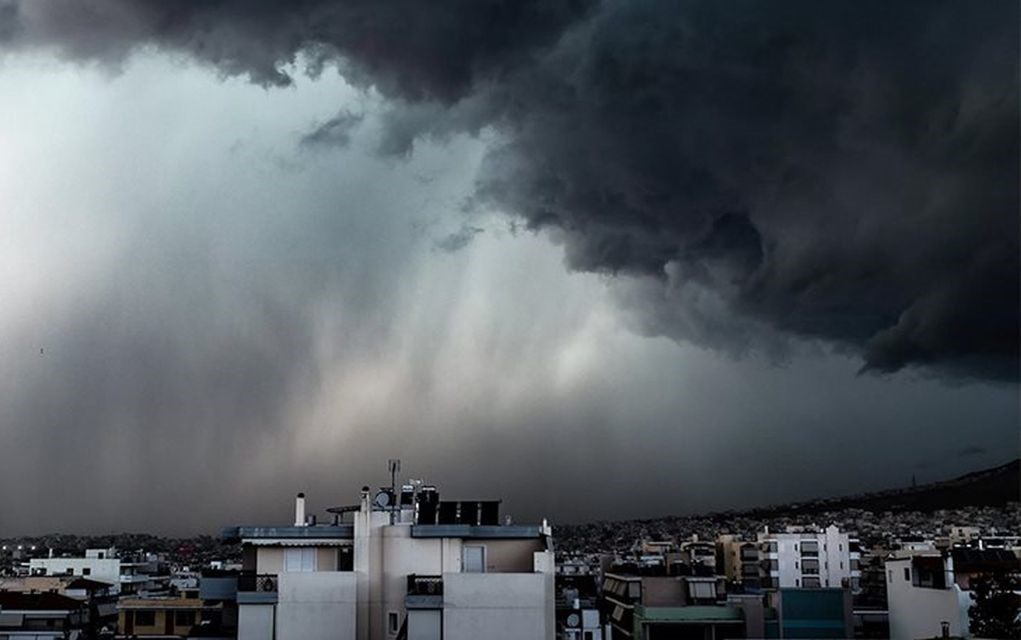 Έρχονται καταιγίδες, χαλάζι και θυελλώδεις άνεμοι