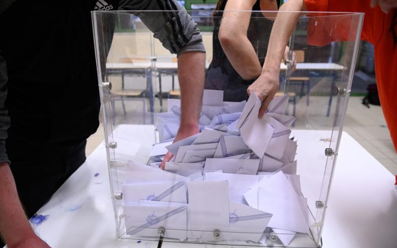 Πρώτη εικόνα από τις κάλπες γύρω στις 22:30 την Κυριακή