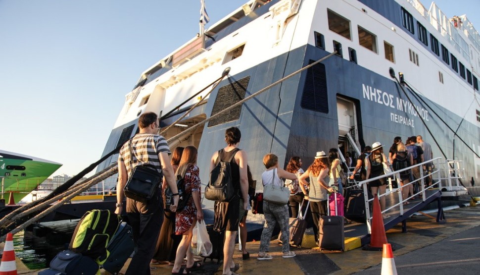 Νέα μέτρα: Μάσκες και στα καταστρώματα των πλοίων 