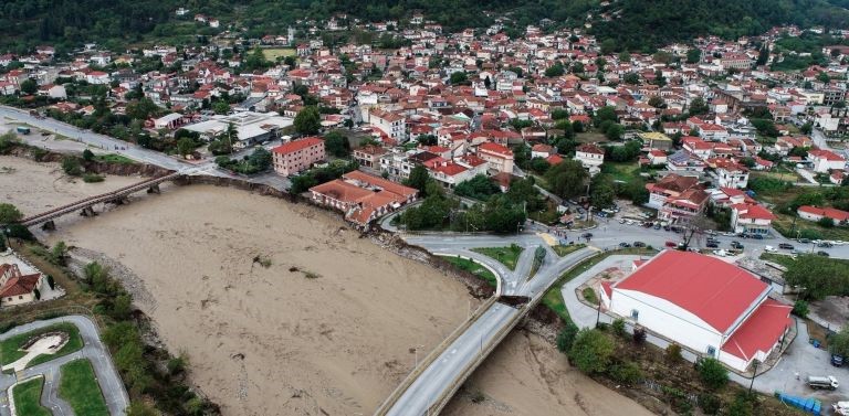 Υδροφόρες και στρατός από την Θεσσαλία 