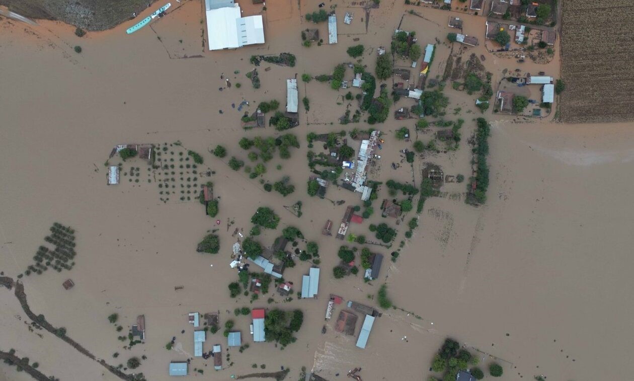 Tρίκαλα: Τα σπίτια χάθηκαν στο νερό 
