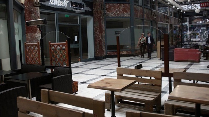 Βυθίζεται ο τζίρος των επιχειρήσεων εστίασης