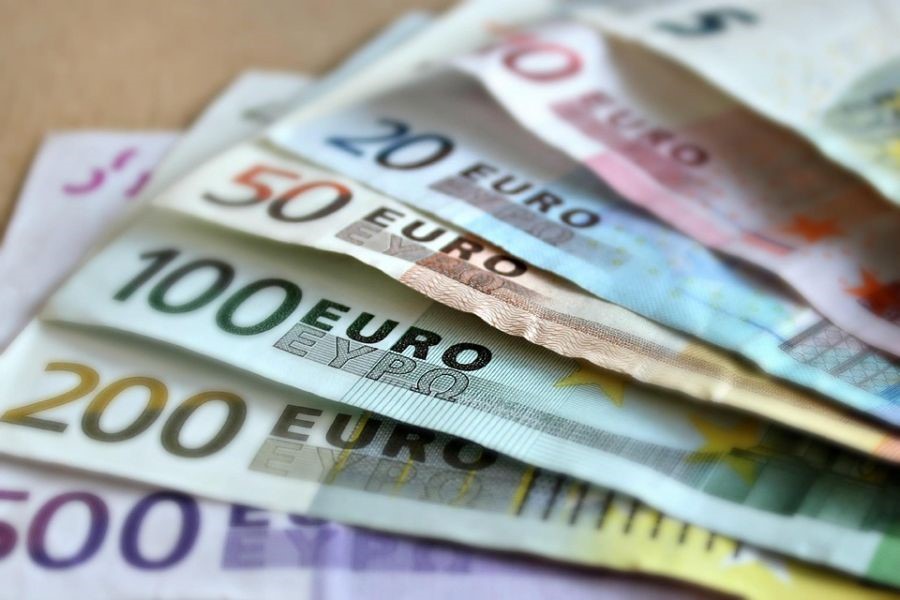 Αυξήθηκαν στο 1,098 δισ. ευρώ οι καταθέσεις