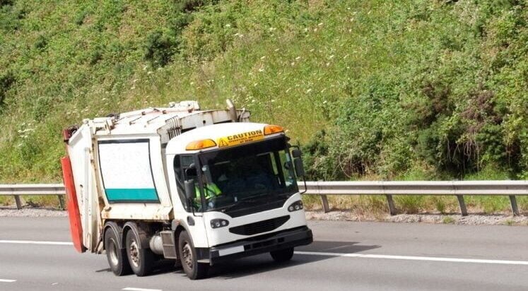 Οδηγοί και συνοδοί απορριμματοφόρων