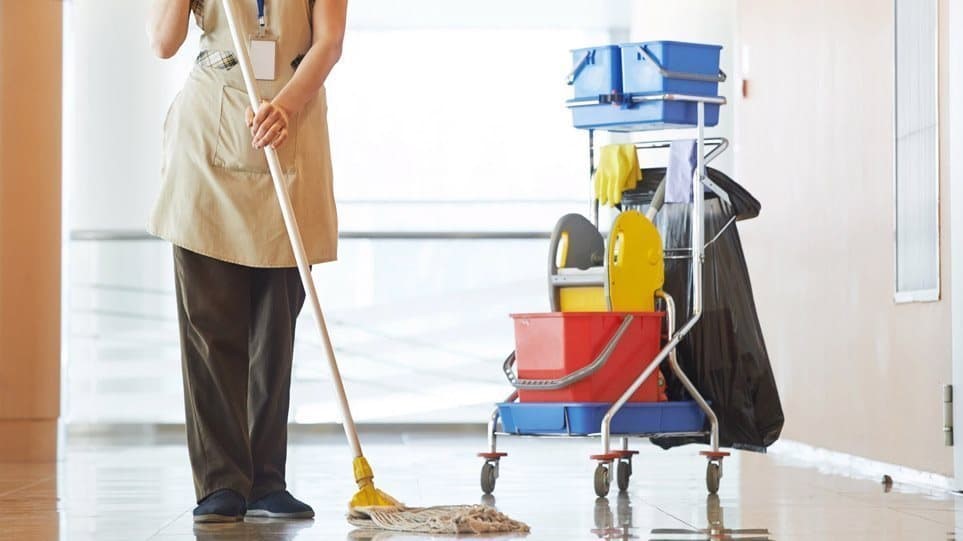 Προσωπικό καθαριότητας σε σχολεία