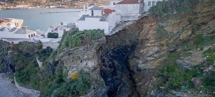 Κατολίσθηση στη Σκόπελο
