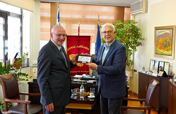 Στο Δημαρχείο της Λάρισας ο πρέσβης του Ισραήλ