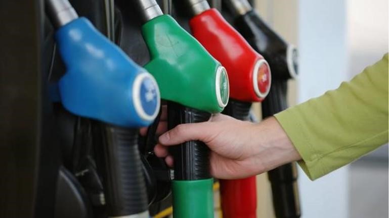 Στα 2 ευρώ η αμόλυβδη στα μεγάλα αστικά κέντρα