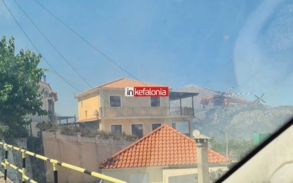Συναγερμός στην Κεφαλονιά: Οι φλόγες στις αυλές των σπιτιών
