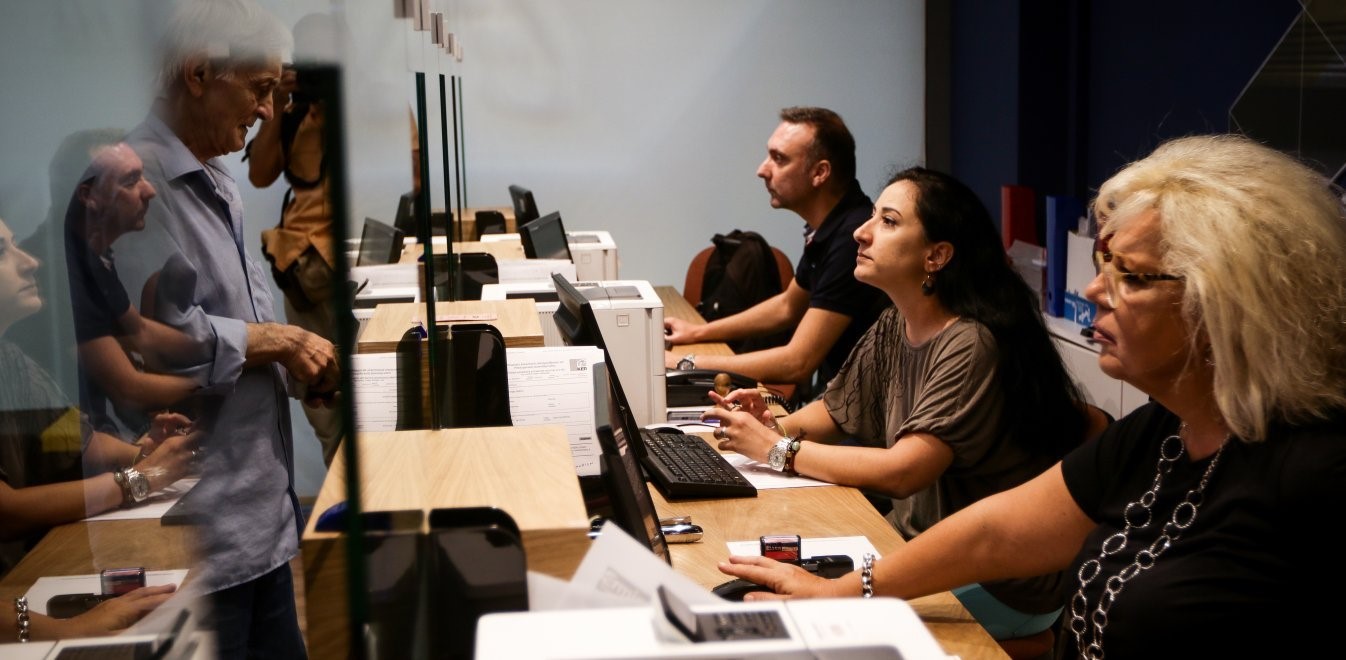 7.225 θέσεις για μετατάξεις και αποσπάσεις δημοσίων υπαλλήλων