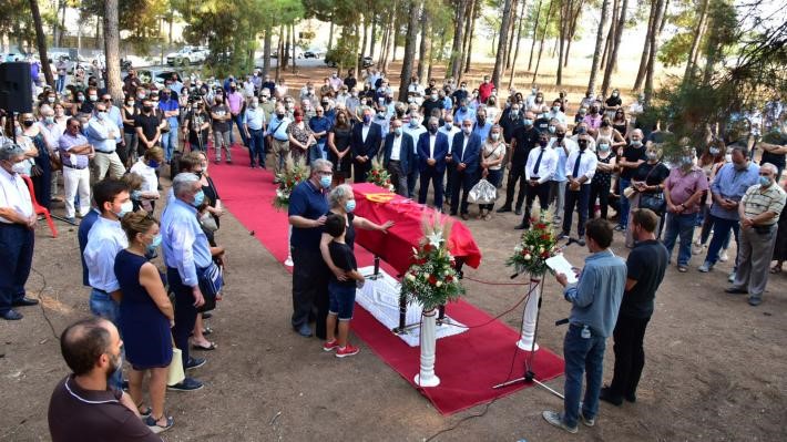 Σε κλίμα συγκίνησης το τελευταίο αντίο στον Αντώνη Σκυλλάκο