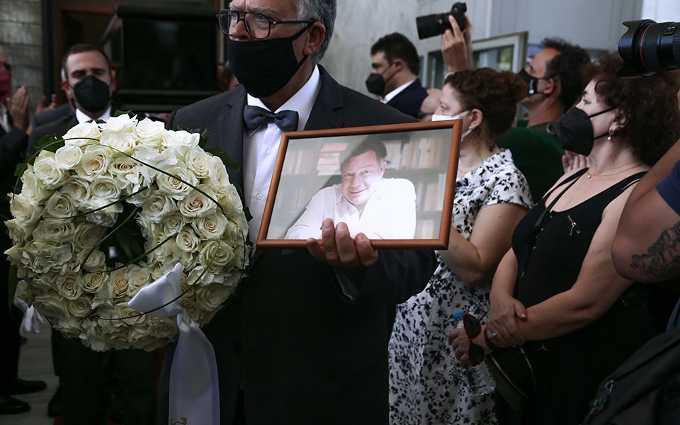 Το τελευταίο αντίο στο Α’ Νεκροταφείο