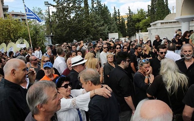 Το τελευταίο "αντίο" στον Λαυρέντη Μαχαιρίτσα