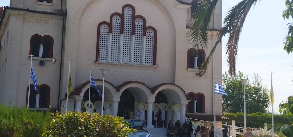 Πάνδημη η κηδεία της 13χρονης μαθήτριας