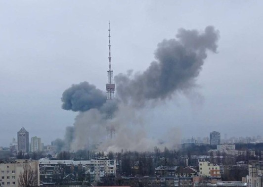 Ξεκίνησε ο βομβαρδισμός στο Κίεβο