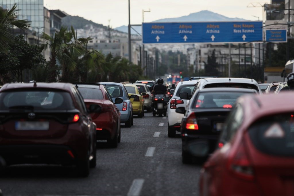 Κύκλωμα εξέδιδε παράνομες άδειες οδήγησης