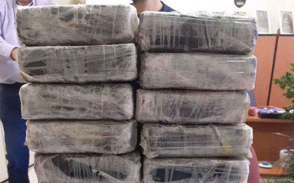 Εντοπίστηκαν 16 κιλά κοκαΐνης σε κοντέινερ με μπανάνες