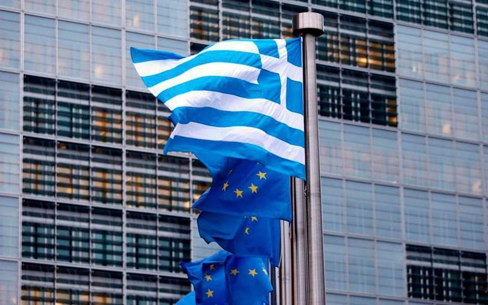 Πιο ήπια ύφεση στην Ελλάδα το 2020