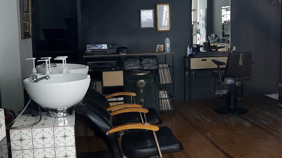 Προετοιμασίες και προσμονή για το άνοιγμα των μαγαζιών