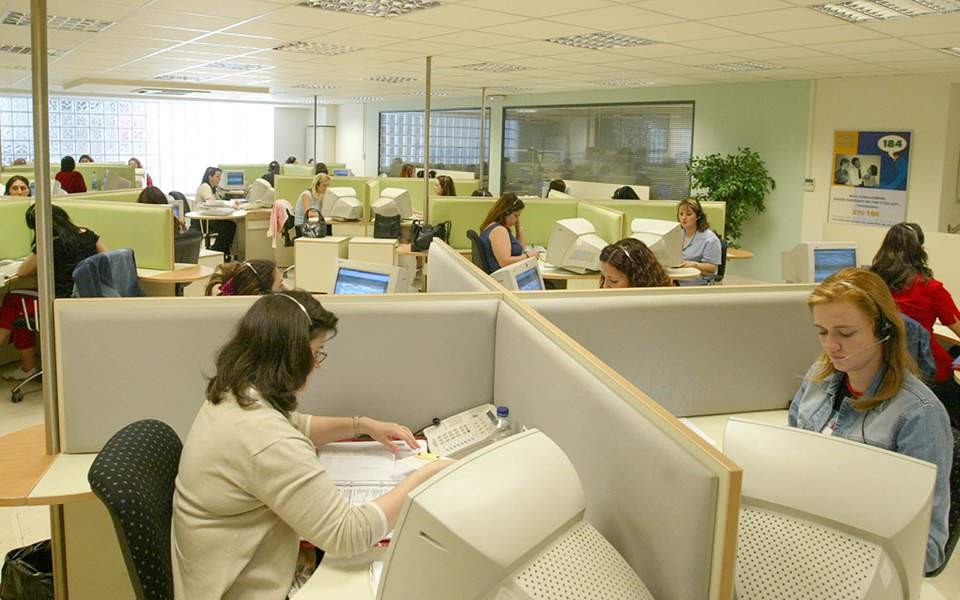 Το Δημόσιο... μειώνει την ανεργία
