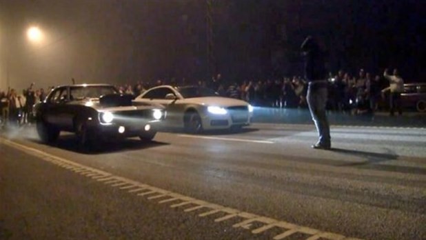 Η αστυνομία μπλόκαρε κόντρες αυτοκινήτων