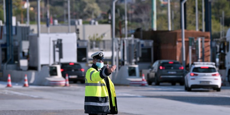 Χριστούγεννα χωρίς μετακινήσεις από νομό σε νομό 