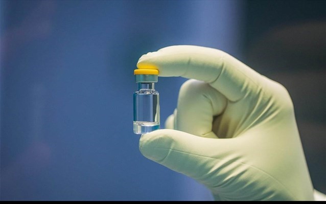 "Παγώνει" τις δοκιμές του εμβολίου κατά του κορωνοϊού
