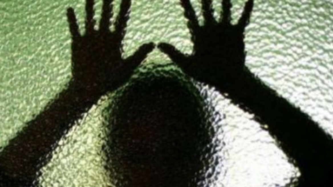 Σύγχρονο "Κωσταλέξι" για μια 22χρονη και το 2,5 ετών παιδί της