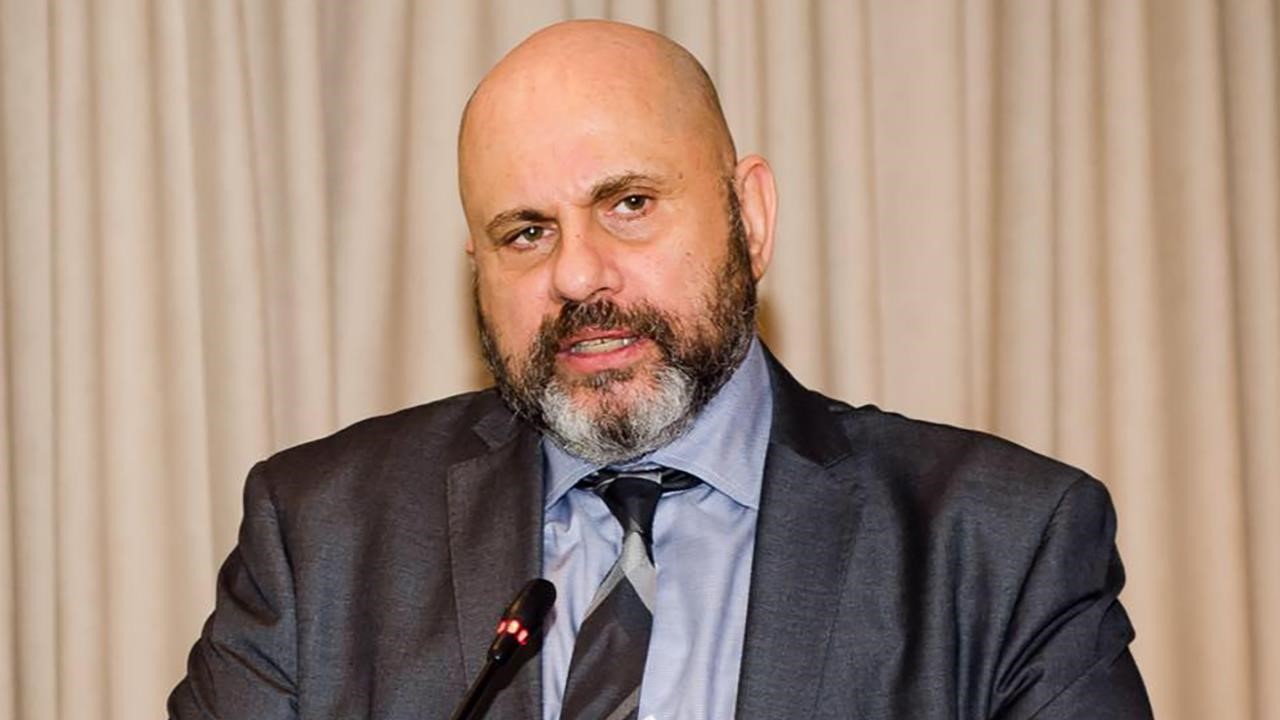 Αθώος για όσα έγραψε για Χαρδαλιά και εμβόλιο