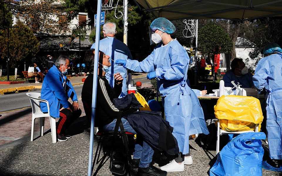 43.386 νέα κρούσματα, 62 θάνατοι και 628 διασωληνωμένοι