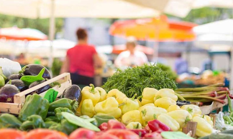 Αυξάνει το κόστος αυξάνουν και οι τιμές στις λαϊκές