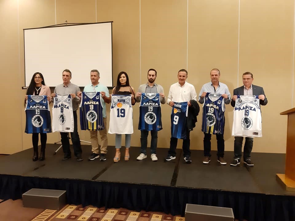 Παρουσίασε τη φανέλα και τους χορηγούς