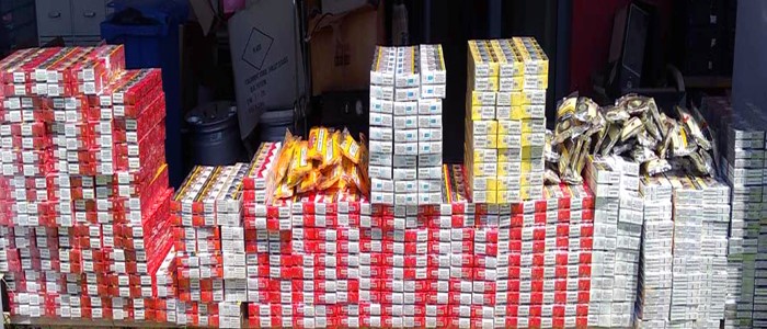 Εκρυβε σε αποθήκη χιλιάδες πακέτα λαθραίων τσιγάρων