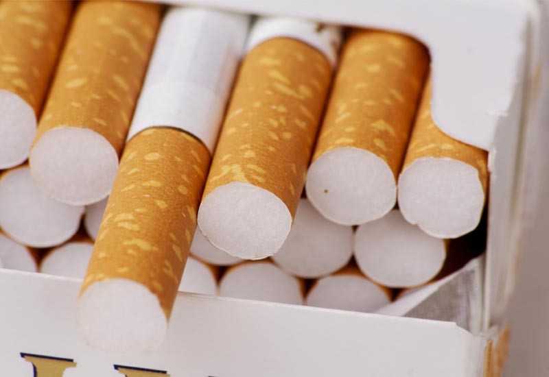Εκρυβε σε αποθήκη 27.000 πακέτα λαθραίων τσιγάρων 