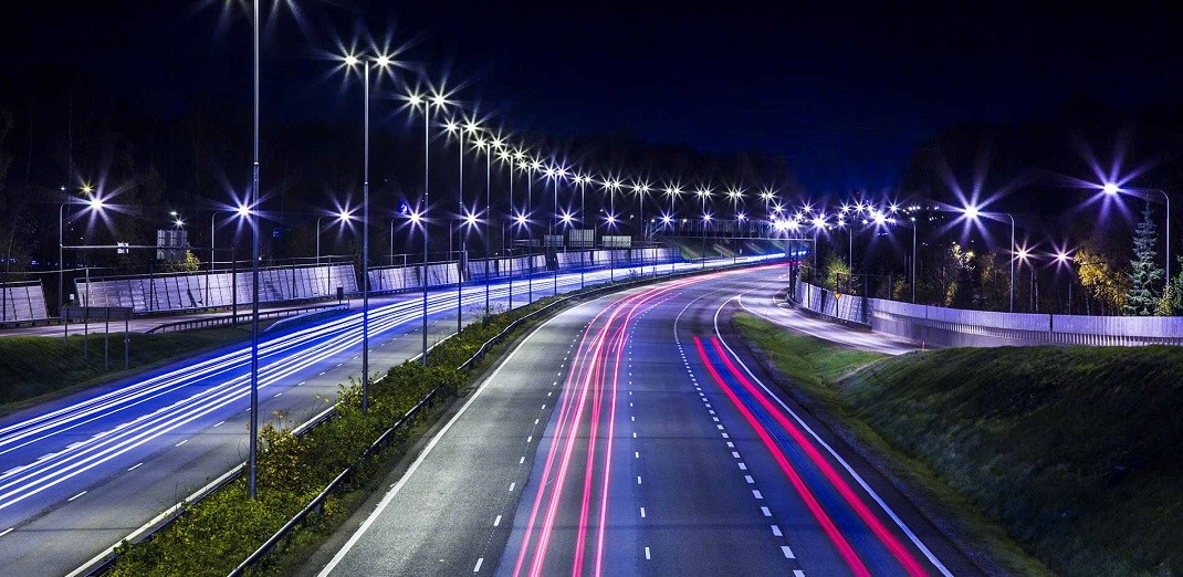 Tοποθετούνται 7.700 οδοφωτιστικά τύπου LED