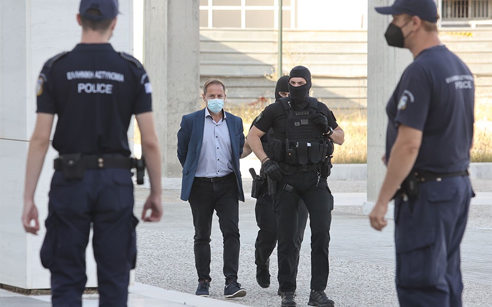 Εκτός φυλακής με περιοριστικούς όρους