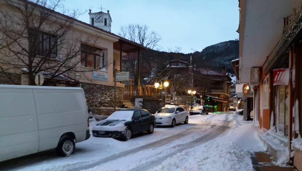 "Άσπρισαν" τα ορεινά της Λάρισας