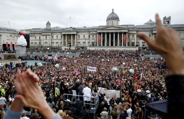 Χαμός στο Λονδίνο σε συγκέντρωση αρνητών του κοροναϊού