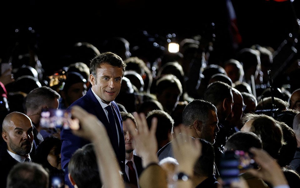 Νίκη Μακρόν με 55% καταγράφει νέα δημοσκόπηση