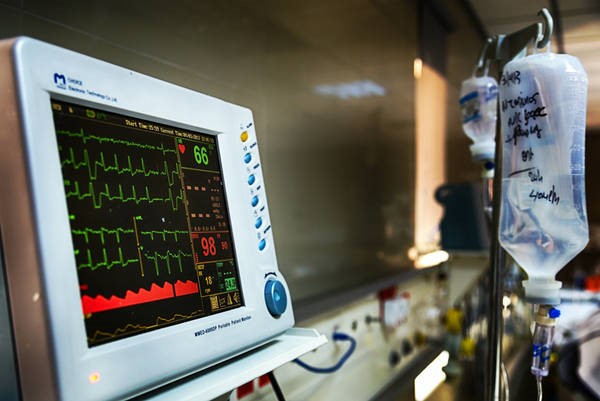 Στην εντατική η 18χρονη που τραυματίστηκε στην οδό Βόλου