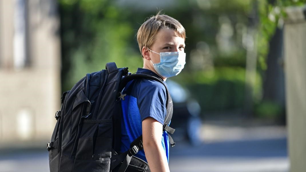 Να επανέλθει η μάσκα στο δημοτικό λόγω γρίπης