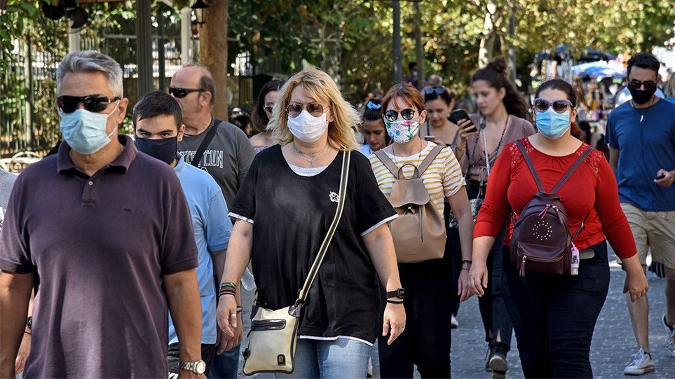 935 νέα κρούσματα κορωνοϊού σε 24 ώρες