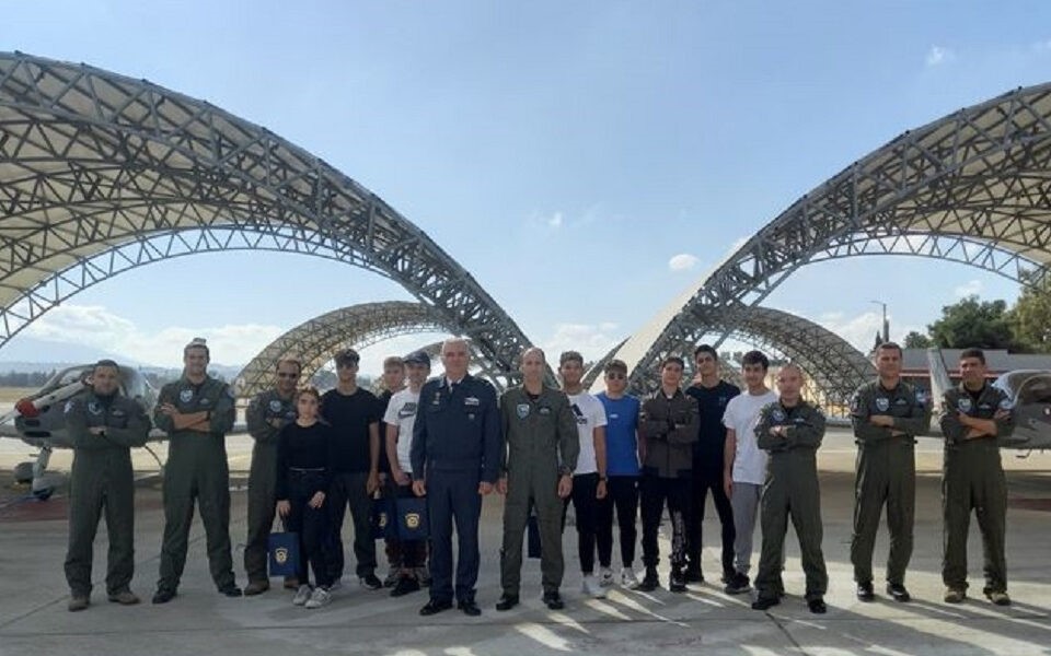 Μαθητές πέταξαν με εκπαιδευτικά αεροσκάφη
