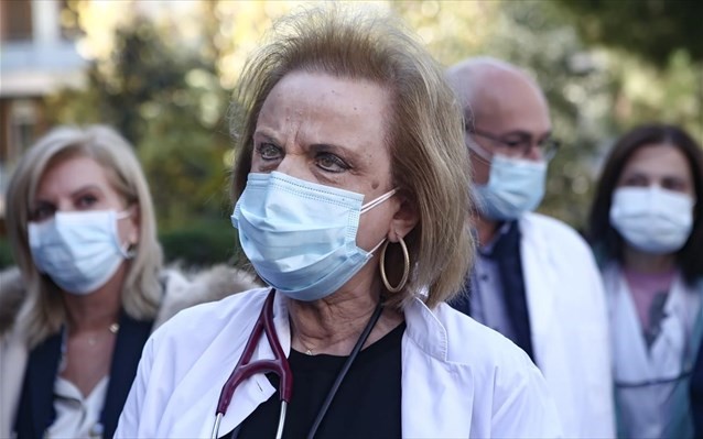 "Μας φοβίζει πολύ το άνοιγμα των σχολείων"