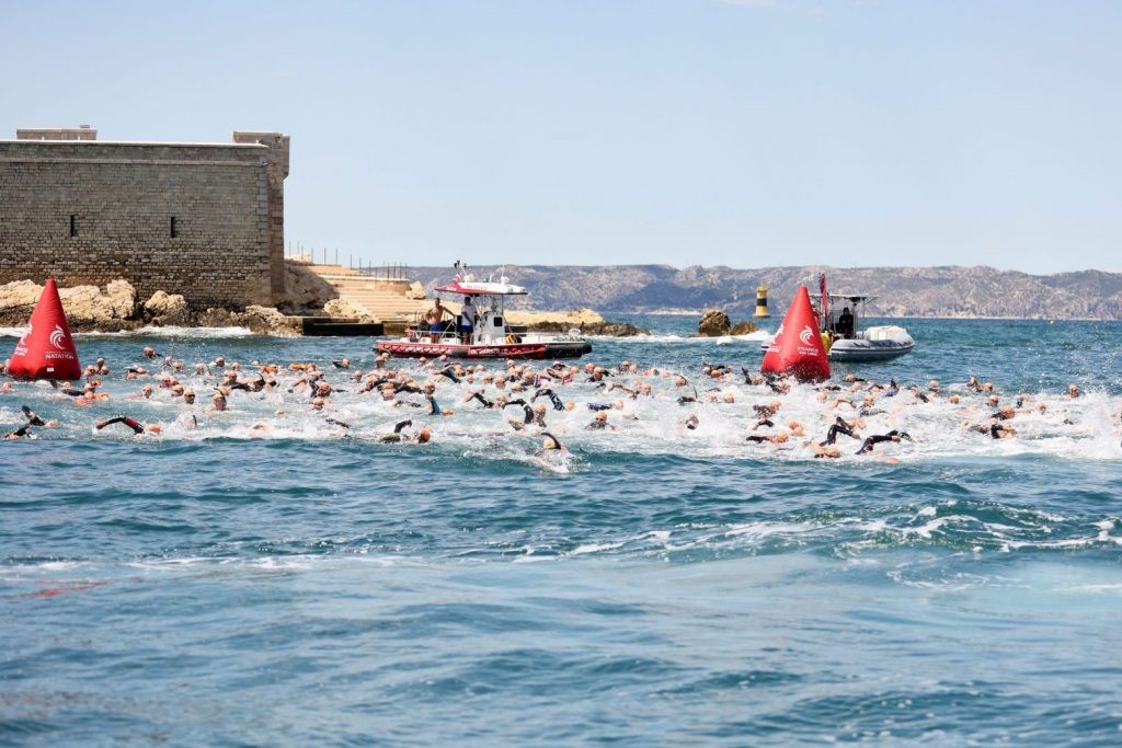 Mέδουσες επιτέθηκαν σε 80 κολυμβητές σε αγώνα 