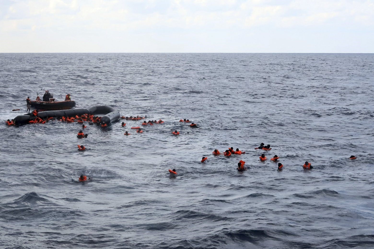 Νεκροί 65 μετανάστες στη Μεσόγειο